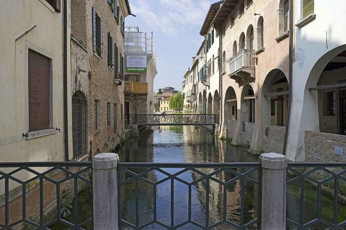 Il Canale dei Buranelli tra le case antiche di Treviso